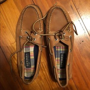 Sperry’s size 7
